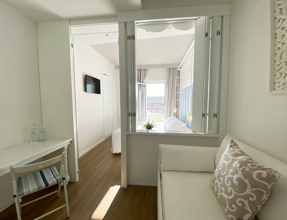 media.Camere-Junior-Suite-01-Hotel-Luxor-Cattolica