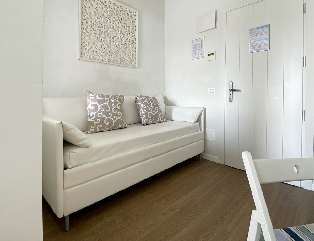 media.Camere-Junior-Suite-04-Hotel-Luxor-Cattolica