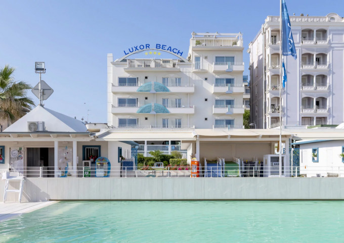 media.Slide-Spiaggia-02-Hotel-Luxory-Cattolica